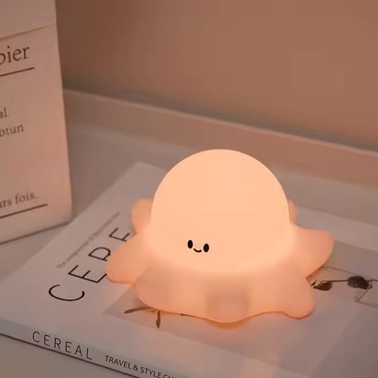 Lampă din silicon în formă de panda