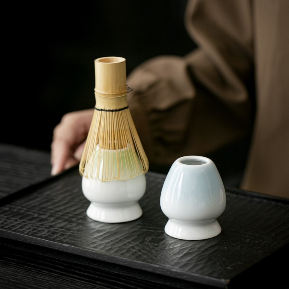 Suport pentru telul de matcha ca accesoriu compact pentru colțul de matcha de acasă