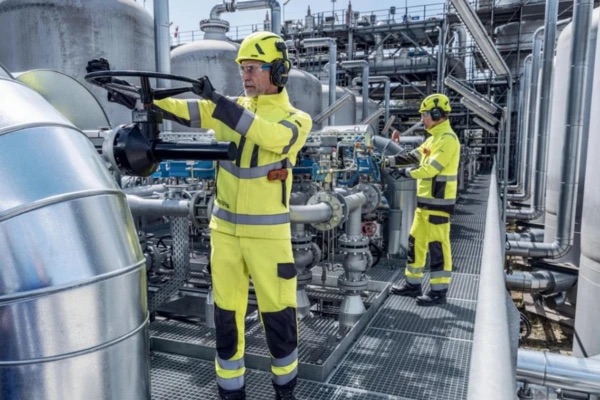 Nadmerný hluk na pracovisku – ochrana sluchu v priemysle