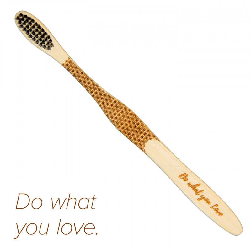 E-shop Mobake Motivačná bambusová kefka "Do what you love." (medium)