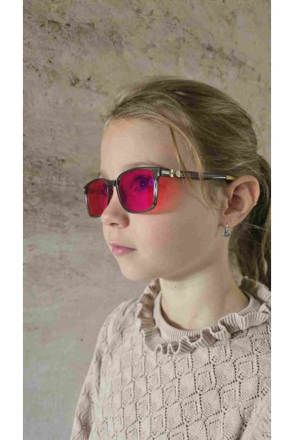 Detské červené okuliare Mitochondriak® proti modrému svetlu fotossesion (3)