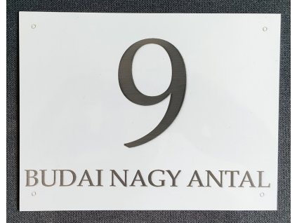 Egyszerű, fém házszámtábla