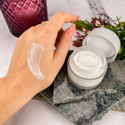 Moist balsam - Természetes formula tápláló olajokkal