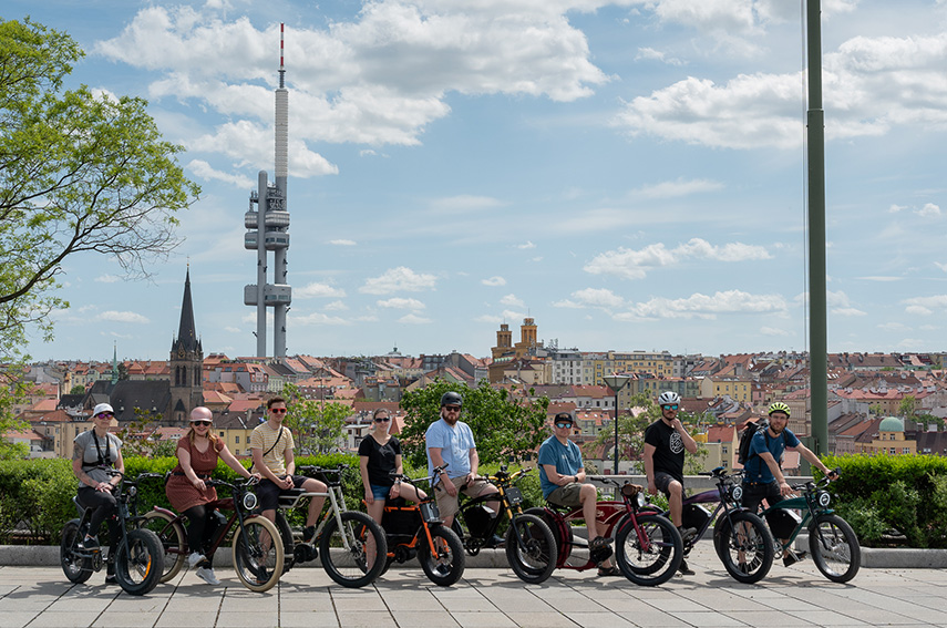 Přidejte se na stylovou e-bike spanilou jízdu Prahou 1. října