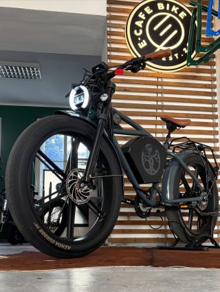 ✨ New season. New energy. Handcrafted bikes. Lights, display & blinkers included. ⚡🚲 Ride smarter. Ride E-CAFE BIKE....