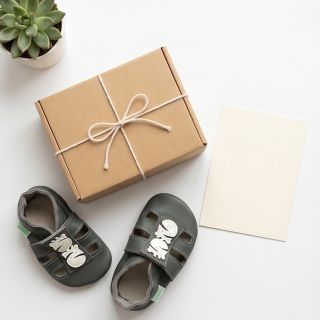 Tyhle zebří botičky jsou prostě must-have! 🦓 Pohodlí pro první krůčky v top stylu. Ulovte si svůj pár na e-shopu! 👟...