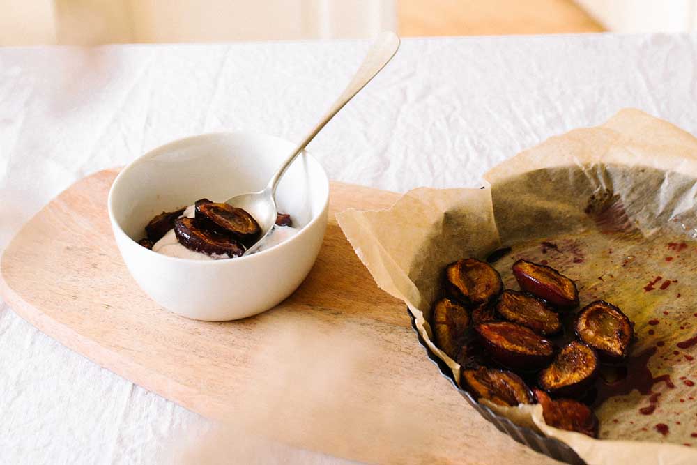 Recept na vylepšený švestkový kompot se skořicovou šlehačkou