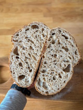 Po dloouhý době jsem zase 100% spokojená se střídou, tak si ho tu vystavím. ☺️ 92% hydratace (echt chléb s kaší), celkem...