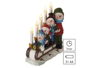LED svícen – sněhuláci na saních, 24 cm, 2x AA, vnitřní, teplá bílá, časovač