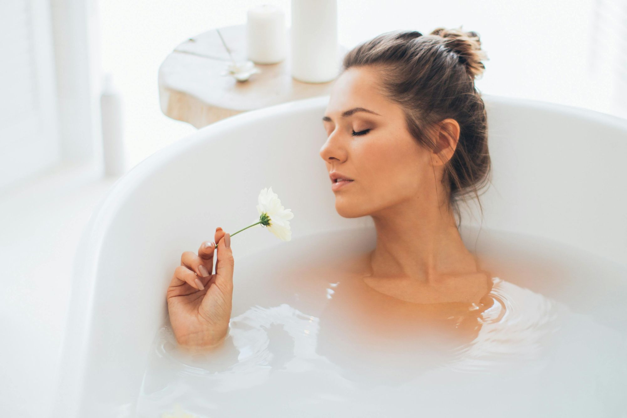 Koupelové oleje: Hydratace a péče pro suchou a citlivou pokožku