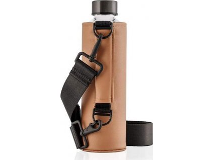 Skleněná lahev s obalem z umělé kůže EQUA Crossbody Maple 750 ml