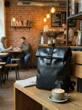 Praktický, odolný a elegantní. Navíc bez PVC, s ohledem na zvířata i planetu a s podílem jablečného obsahu 🍎. Náš městský...