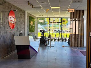 S radostí oznamujeme otevření našeho nového, nejmodernějšího showroomu elektrických koloběžek! Užívejte si pohodlí s naším...