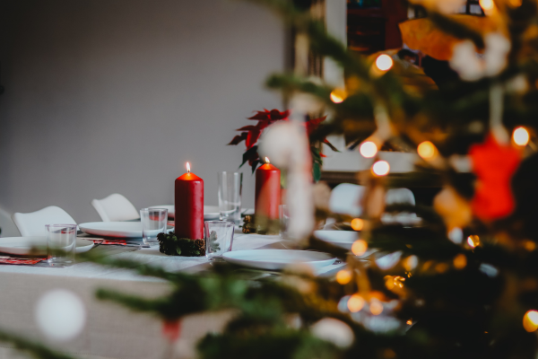 🎁 Jak prostřít vánoční stůl s elegancí a lehkostí – inspirace pro sváteční dny