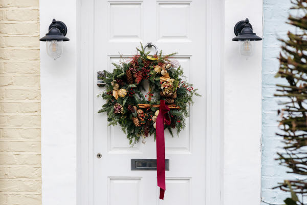 🎄 Sváteční vstup do domu: jak vybrat věnec a dekorace na dveře