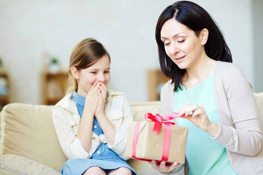 Nápady na dárky ke Dni matek, které vaši maminku zaručeně potěší