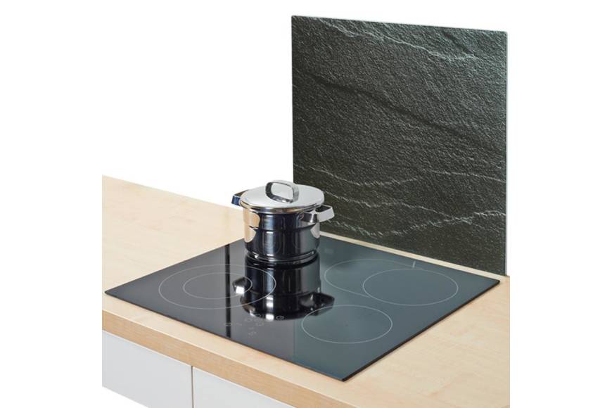 Jak správně pečovat o indukční varnou desku a proč zvážit ochranné panely?