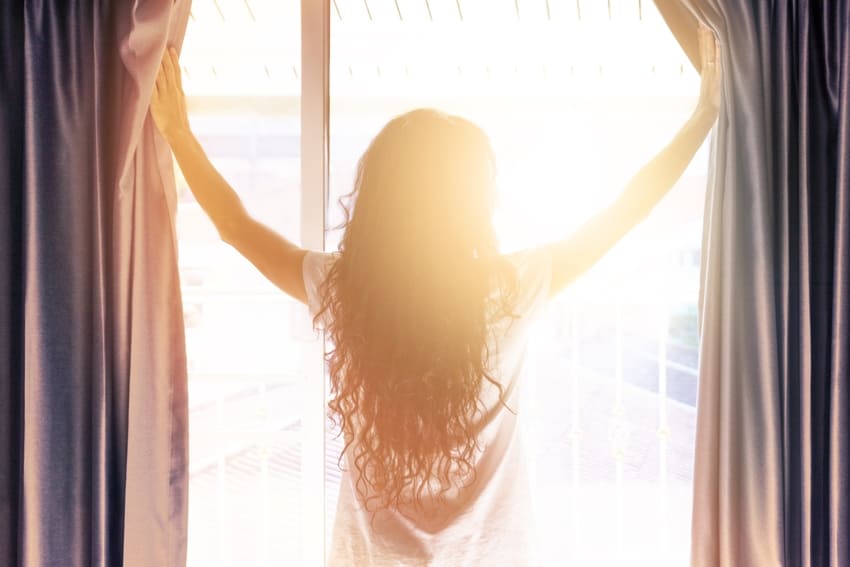 Tipy, jak vybrat správné závěsy do ložnice