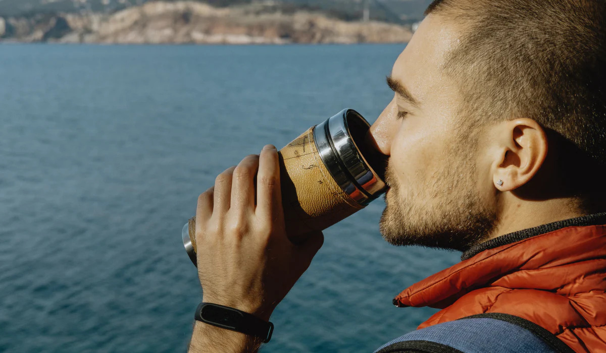 Udrží termoska nápoje studené?