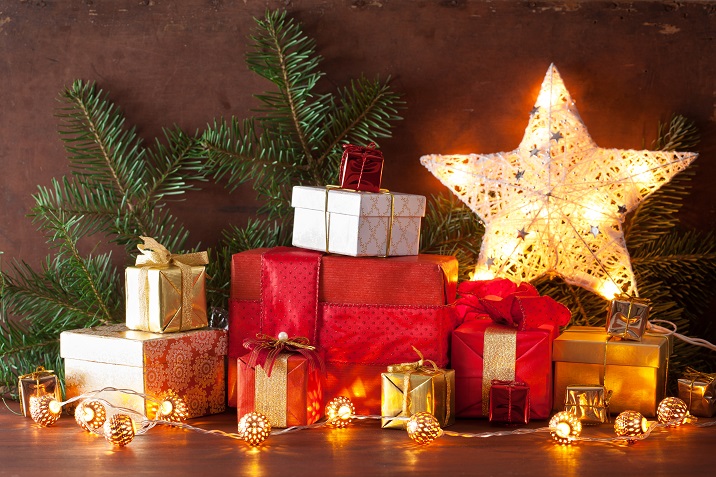red-and-golden-christmas-gift-box-and-decoration-PWBJMXF