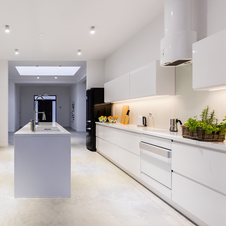 bright-kitchen-with-kitchen-island-P4BQZGS