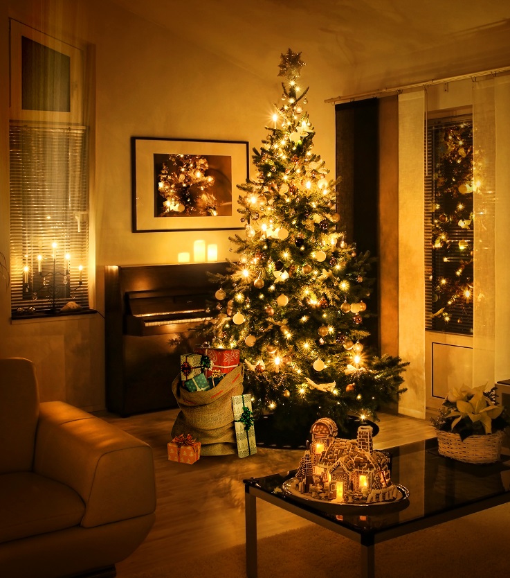 christmas-tree-with-present-sack-RFG9QL5