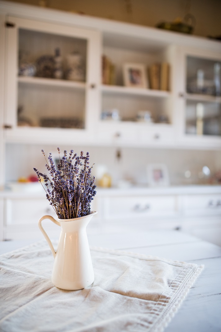 dried-lavender-bunch-in-a-white-vase-in-vintage-PLAE9VP