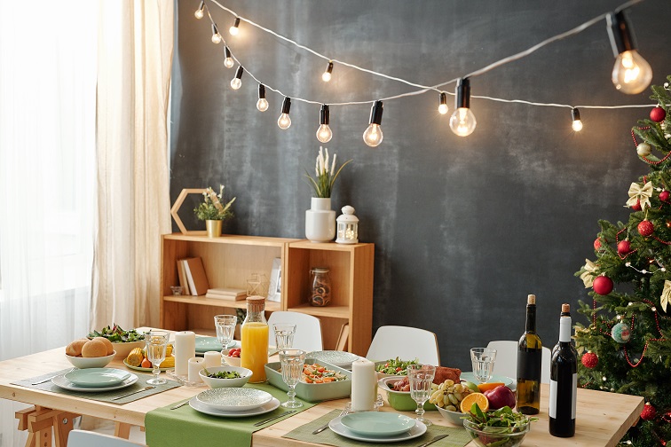 festive-table-served-for-christmas-party-with-UHMYYD3
