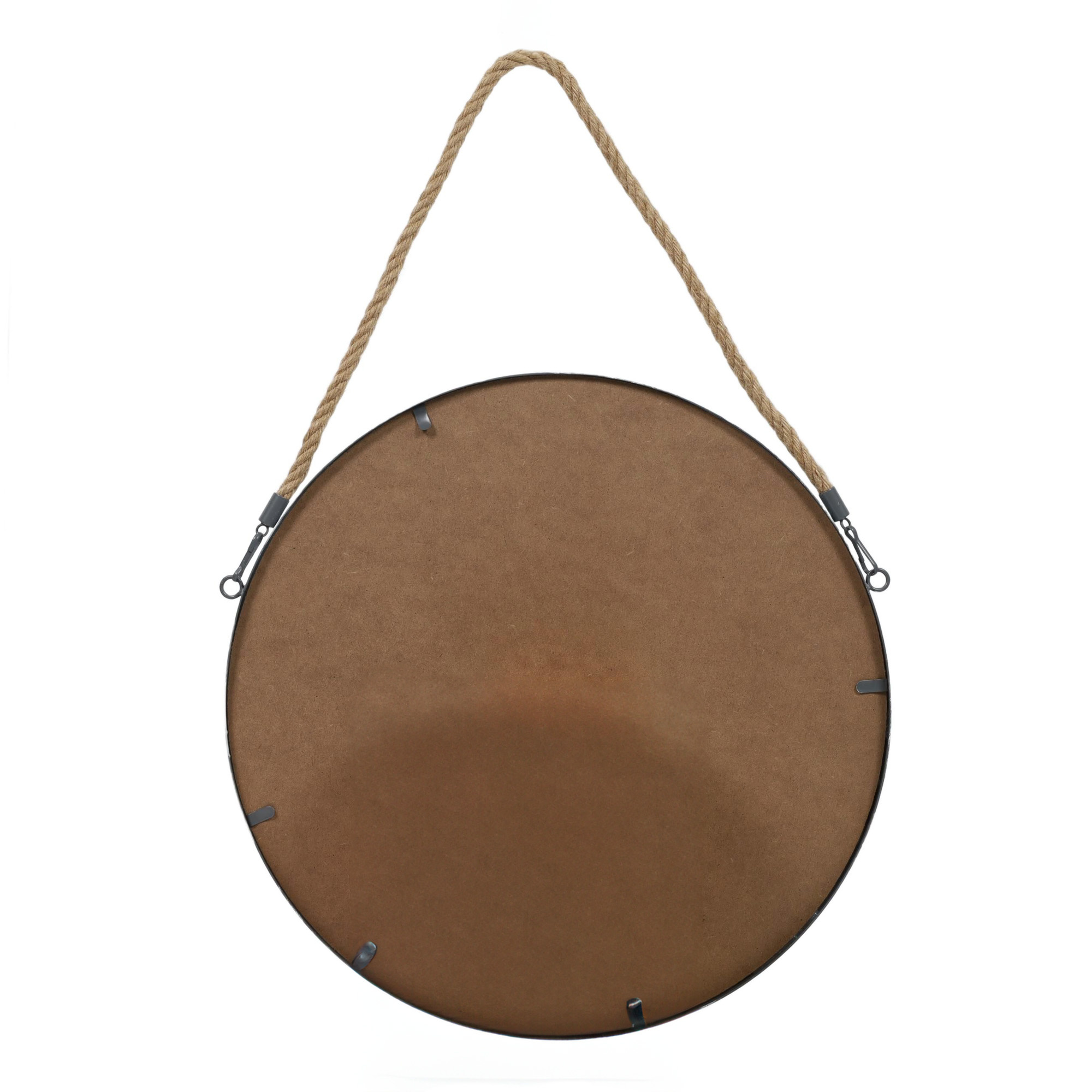 Detail zadní strany zrcadla s kovovými úchyty a tlustým provazem pro snadnou montáž na stěnu