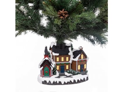 Stojan na vánoční stromeček ve tvrau vesnice