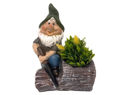 Trpaslík na pařezu s pilkou obal