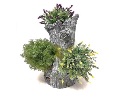 Obal pařez vysoký s mechem a kameny