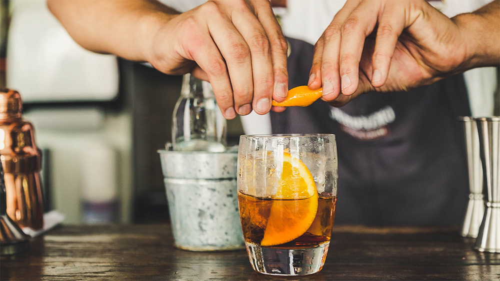 Španělský vermut třikrát jinak! Recepty na koktejlové variace, které vás překvapí (fresh.iprima.cz)