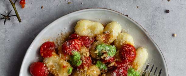 Gnocchi s rajčatovou omáčkou a pestem