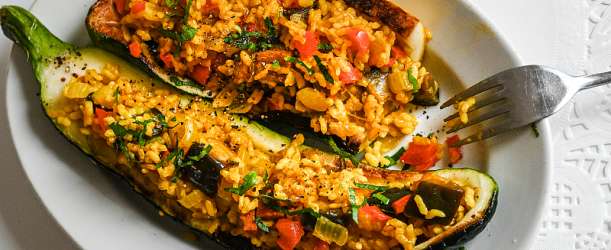 Cukety plněné ochucenou rýží s chorizem, paprikami a lilkem