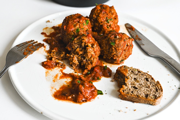 Albondigas – masové kuličky v úžasné rajčatové omáčce (receptyonline.cz)