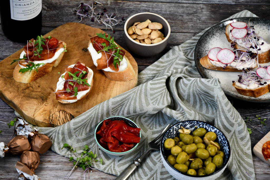 Pestrobarevné tapas (wevush.com)