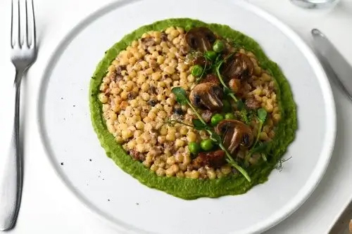 Sicilská fregola na dva způsoby (restaurant-guide.cz)