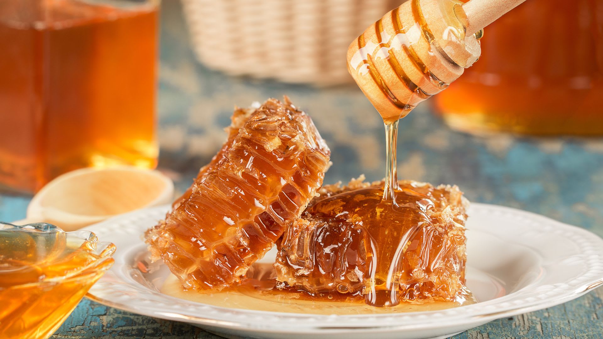 Med opravdu není jen do čaje. Proč je v gastronomii považován za luxusní surovinu? (fresh.iprima.cz)