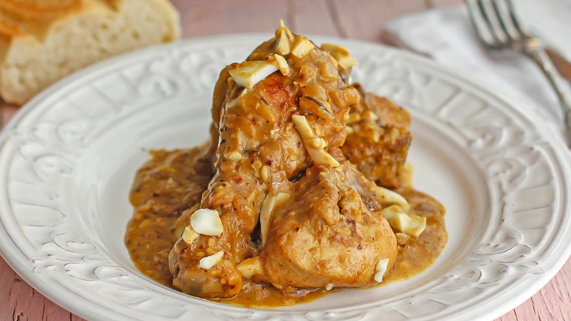 Pollo a la Pepitoria – španělské kuře v krémové mandlové omáčce (fresh.iprima.cz)