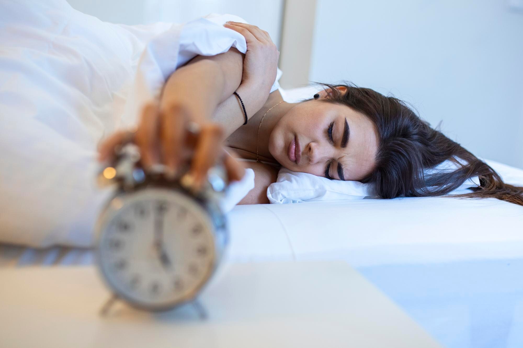 Tabletky na spanie verzus tipy, ako dosiahnuť zdravý spánok inak
