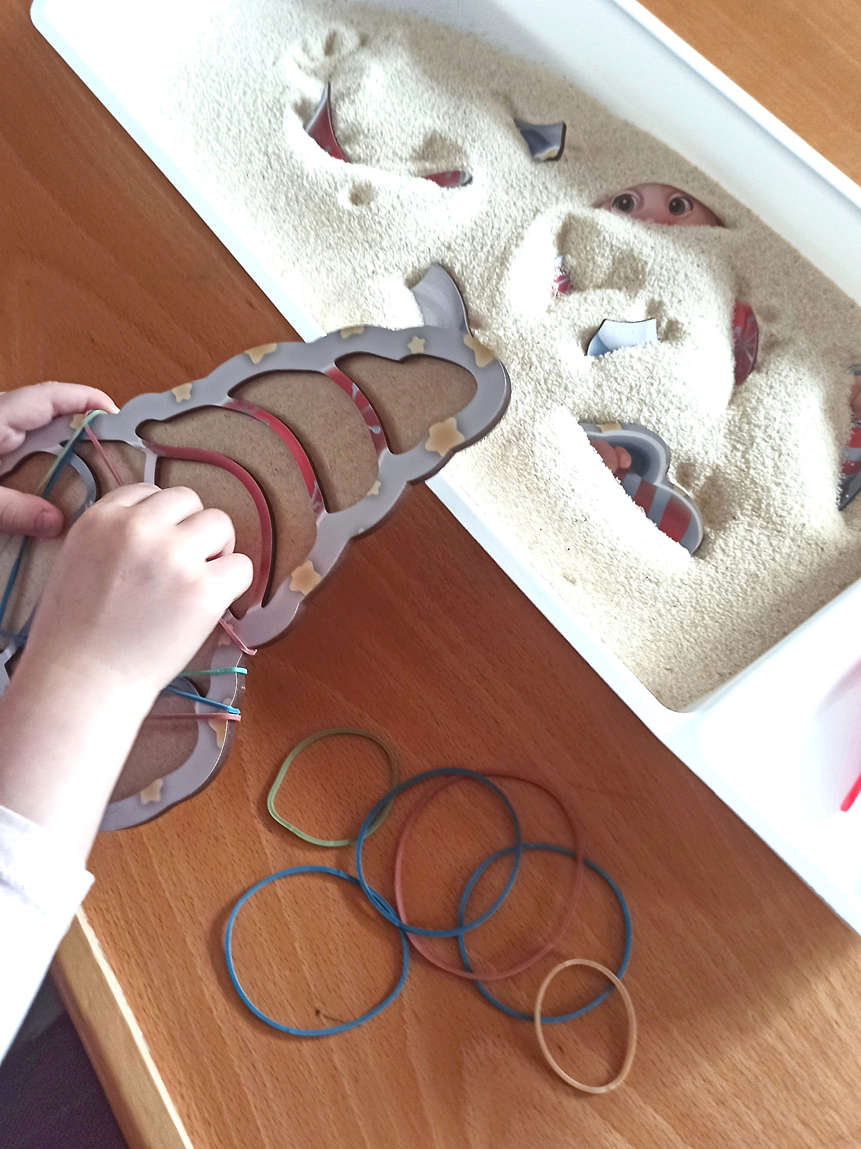 Smyslové-hraní-sensory-play-Zachran-trpaslika-Eduhry-4