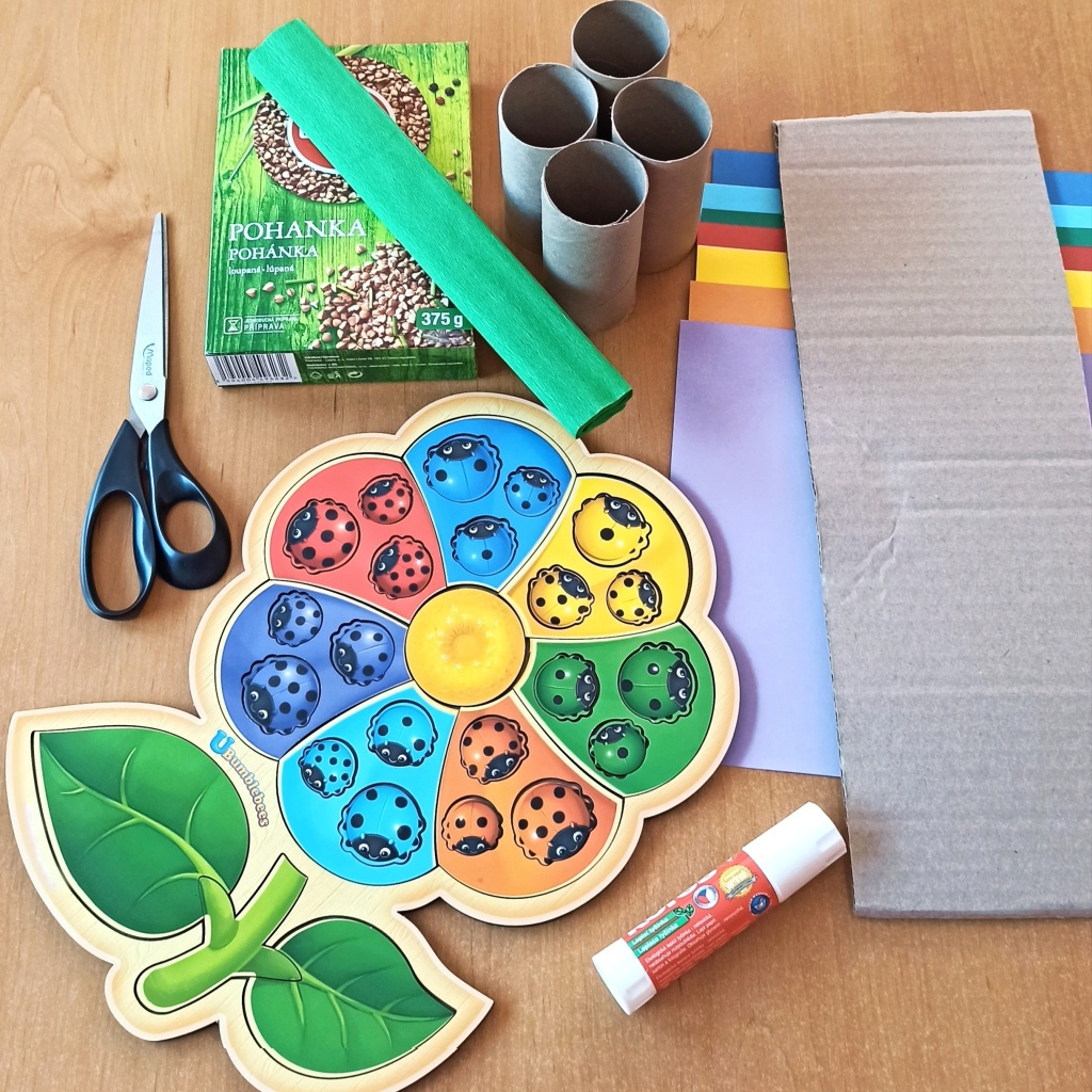 smyslohraní-sensory-play-barvy-berušky-jarní-kytka-eduhry-10