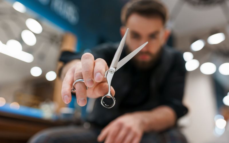 Kadernícke nožnice čo sledovať pri výbere