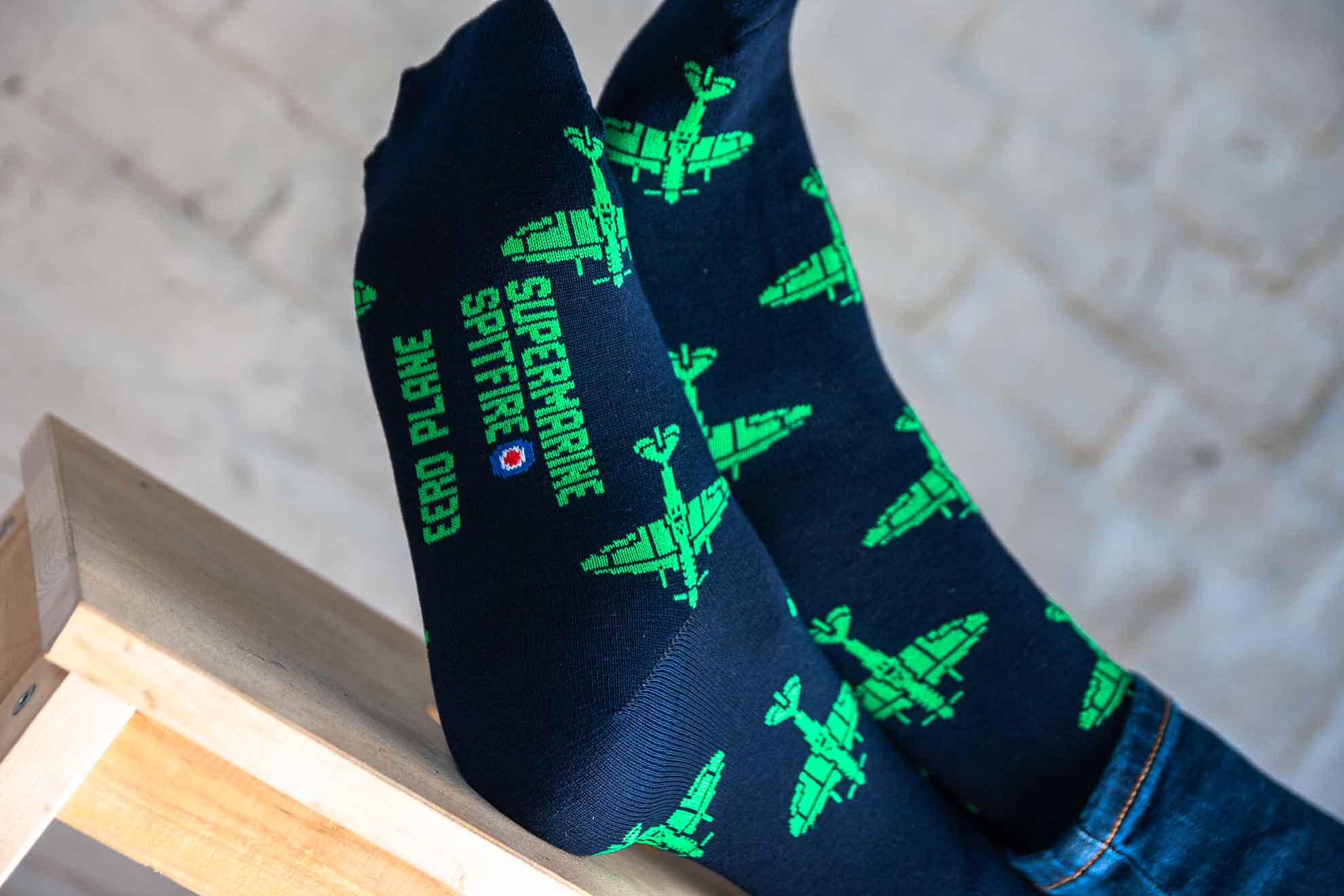 EEROPLANE / Head in the Sky