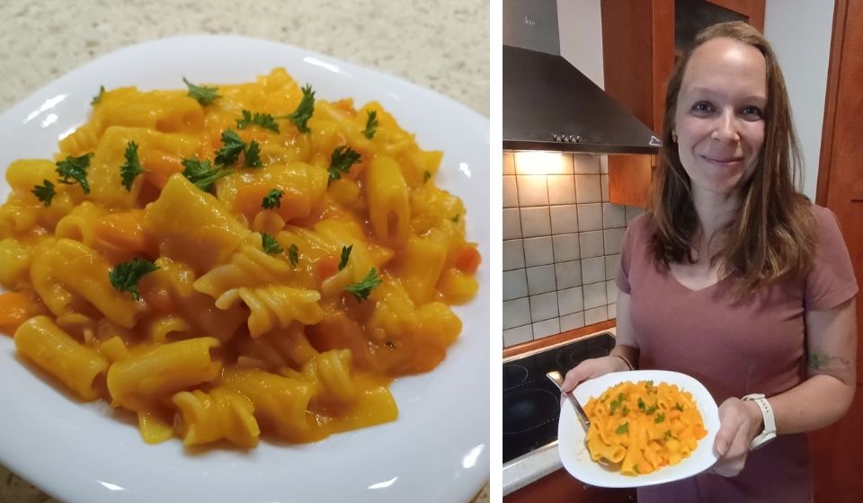 Podzimní dýňové těstoviny PASTA MISTA servírované na talíři.