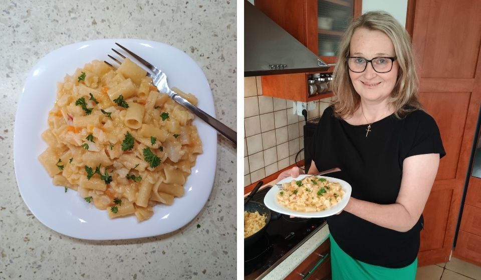 Hotové květákové těstoviny PASTA MISTA, naservírované na talíři.