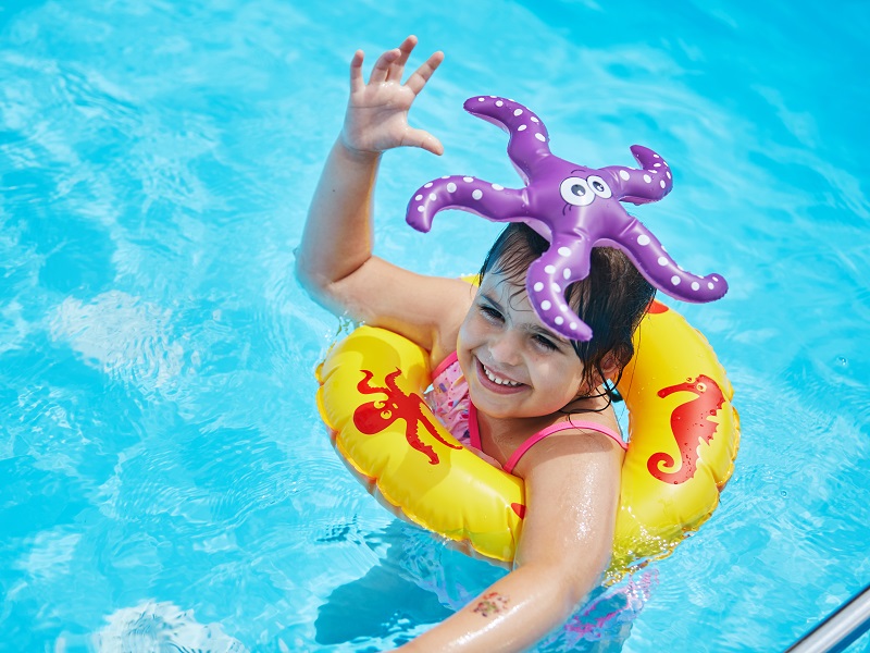 CHYSTÁTE SE K VODĚ? NEZAPOMEŇTE NA NAFUKOVACÍ HRAČKY PRO DĚTI