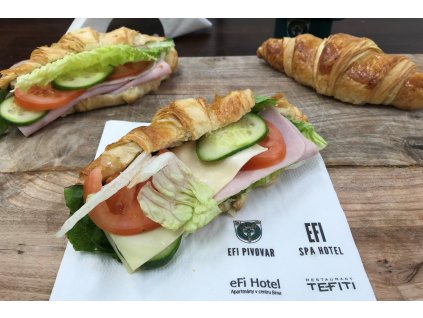 sýrovo šunkový croissant