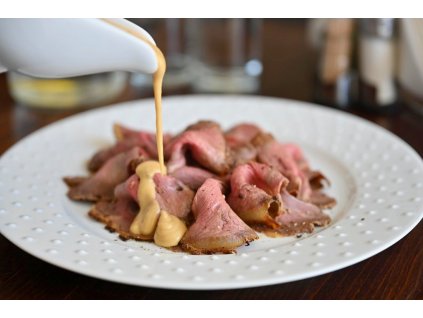 Anglický roastbeef s medovo-hořčicovým dresinkem, baleno po 2 porcích